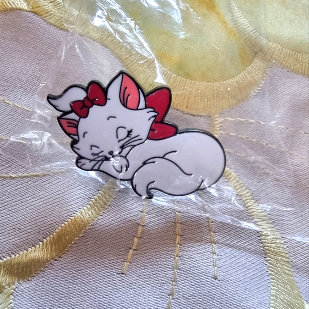 🆕️ Marie Aristocats Cute Cat Enamel Lapel Pin